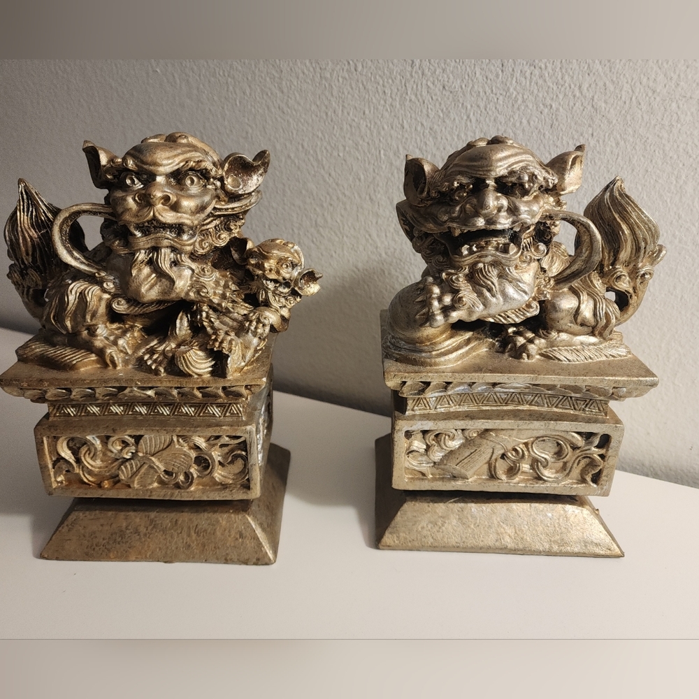 Set of 2 Vintage The Bombay Company detailed Chinese Temple Lion Foo Dog Resin